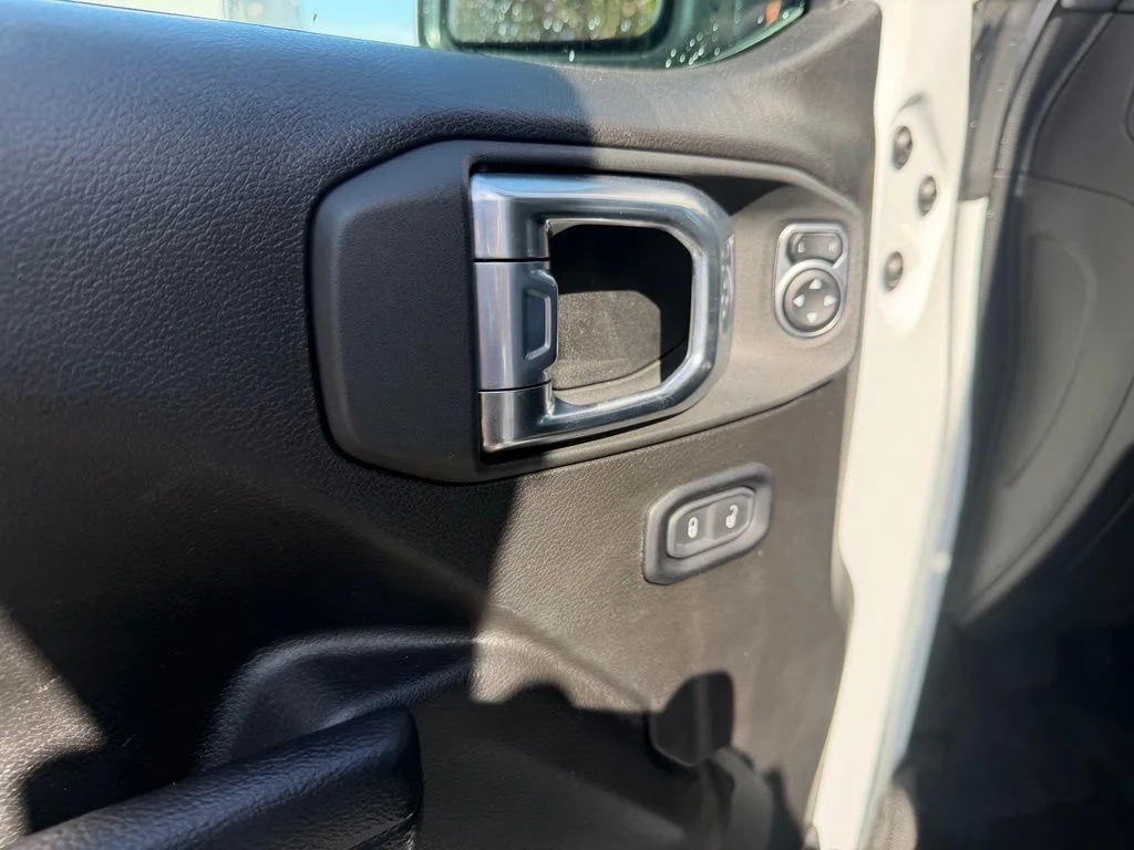 Used 2024 White Jeep Sport S image 18