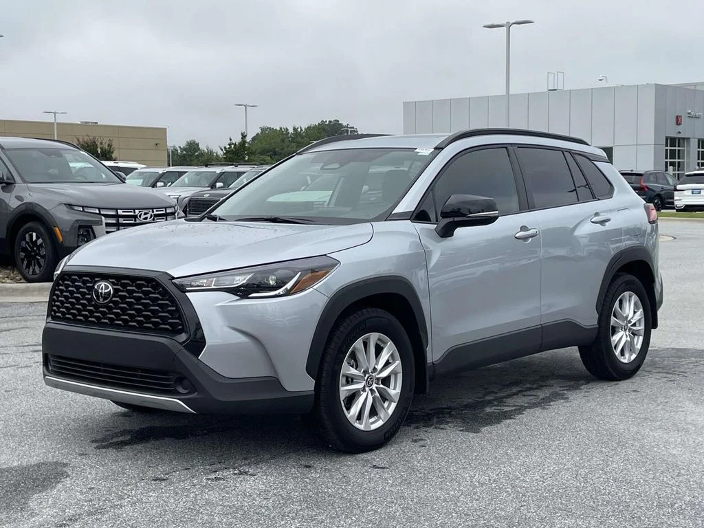 2025 Toyota Corolla Cross LE - Photo 23