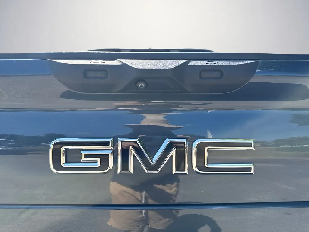 Used 2025 Blue GMC Denali image 41