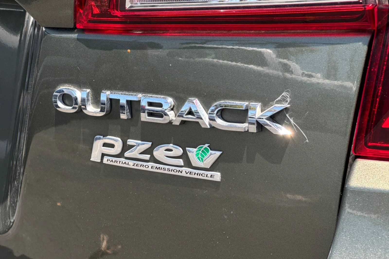 Used 2016 Wilderness Green Metallic Subaru 2.5i Premium image 34