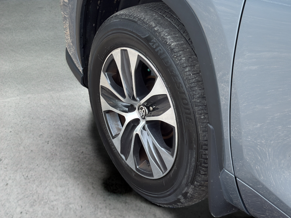Used 2021  Toyota XLE image 14
