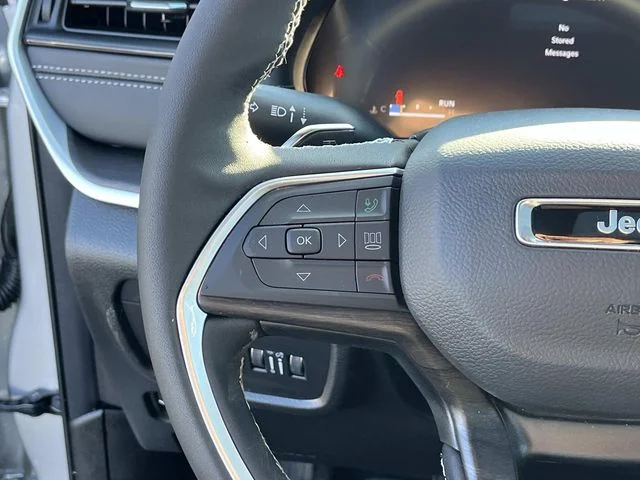New 2026 Silver Zynith Exterior Paint Jeep Altitude image 25