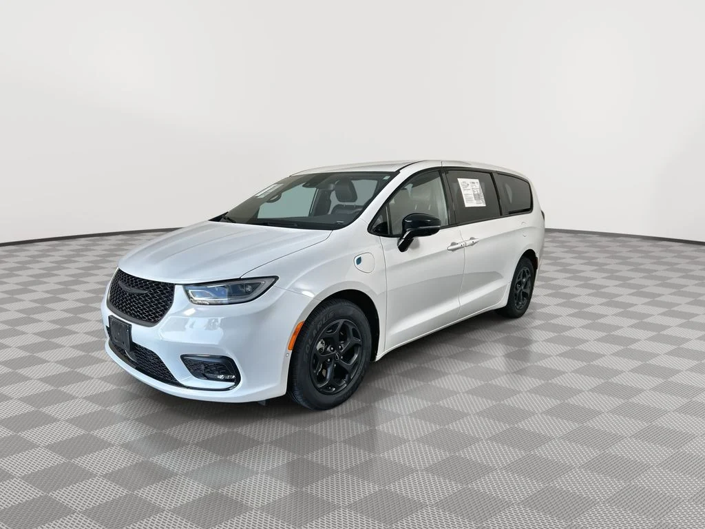 Used 2024 White Chrysler Select S Appearance image 4