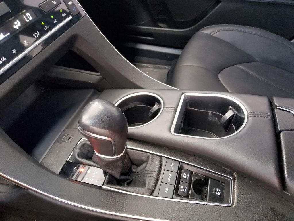 Used 2022 White Toyota XLE Plus image 23