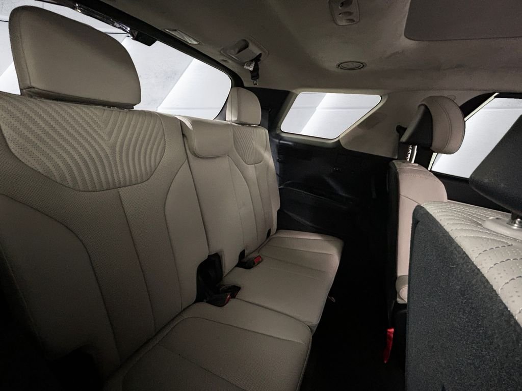 Used 2025 White Hyundai Calligraphy image 16