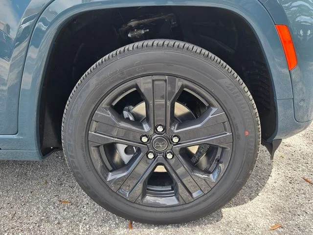 New 2027 Steel Blue Paint Jeep Limited Reserve image 10