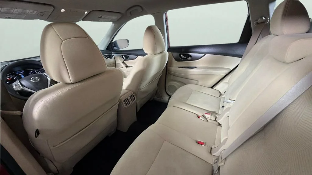 Used 2016 Red Nissan S image 27