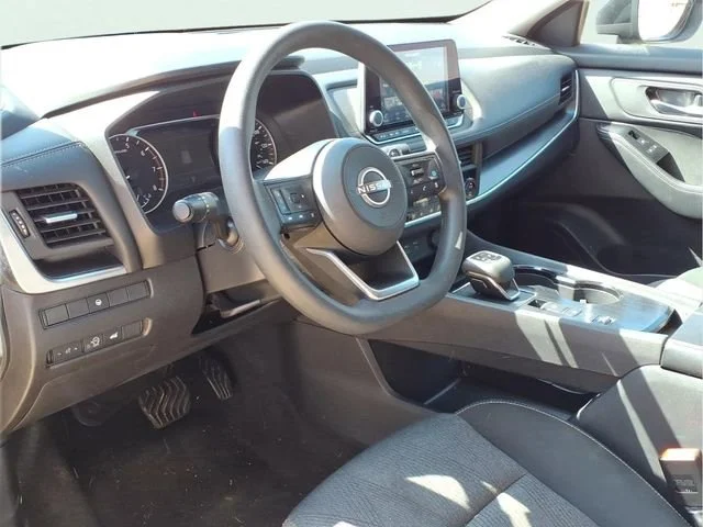 Used 2024  Nissan SV image 8