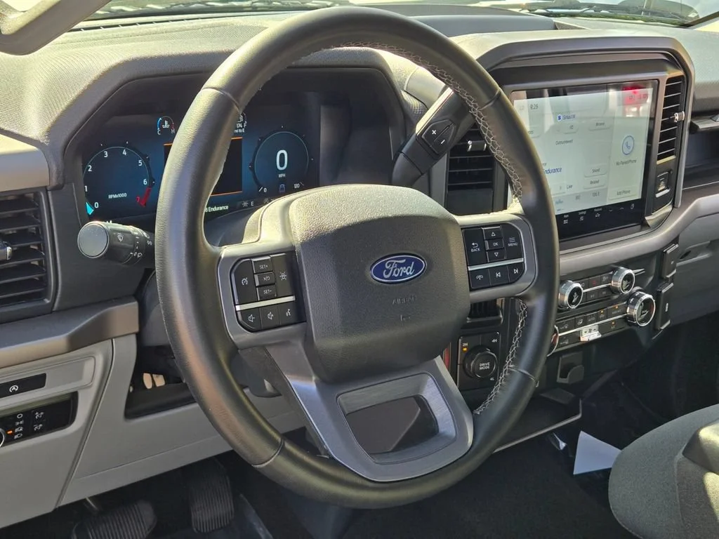 Used 2025 Iconic Silver Met Ford XLT image 18