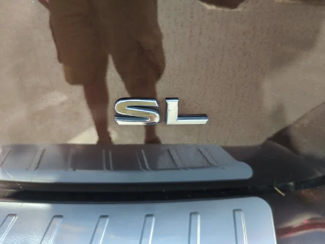 Used 2019 Brown Nissan SL image 22