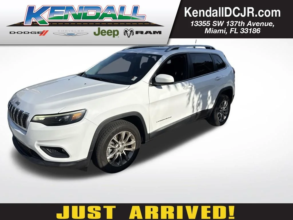 Used 2021 White Jeep Latitude Lux image 1