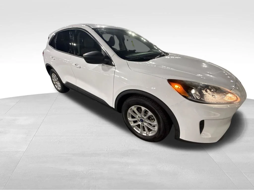Used 2022 White Ford SE image 9