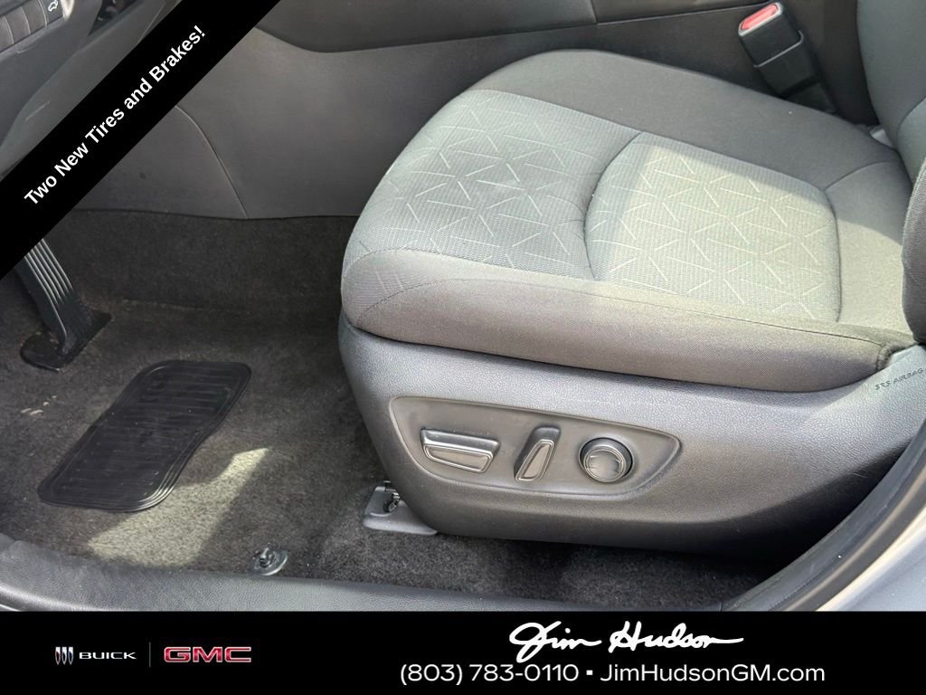 Used 2022 Silver Toyota XLE image 23