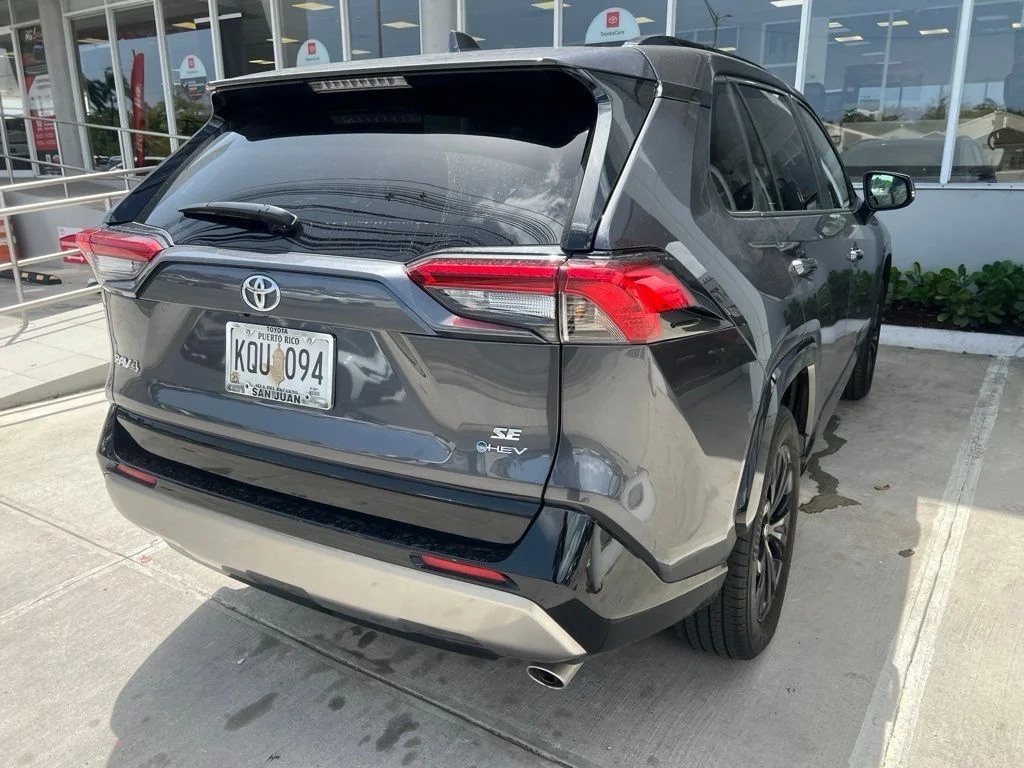 Used 2025  Toyota SE image 3