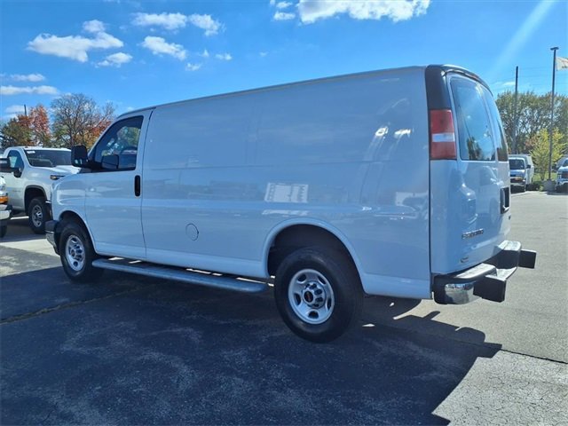 2024 Gmc Savana Cargo 2500 photo 3
