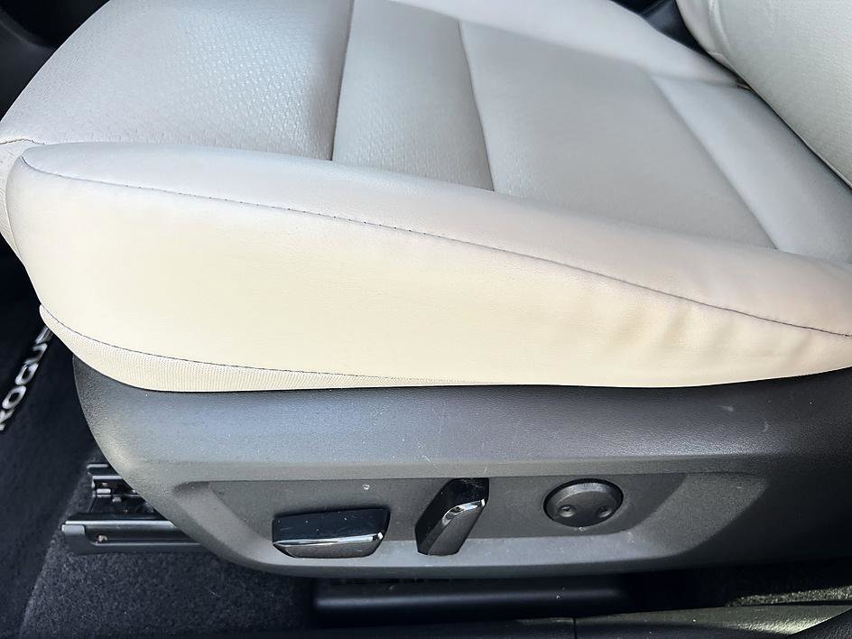 Used 2023 Pearl White Tricoat Nissan SV image 22