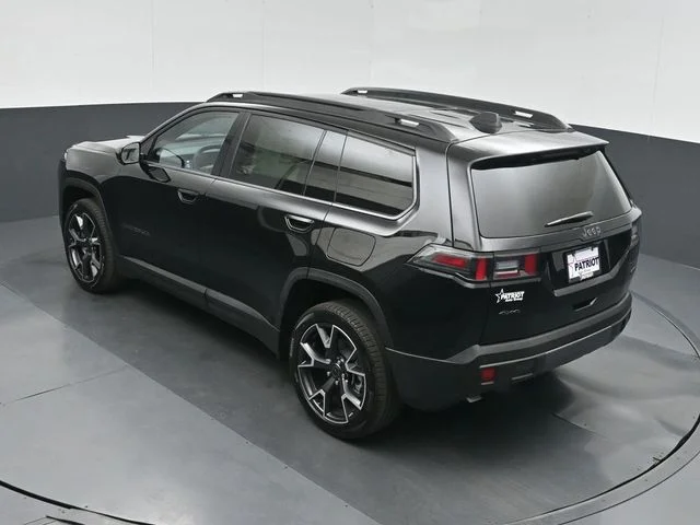 New 2026 Diamond Black Crystal Pearl-Coat Exterior Paint Jeep Overland image 36