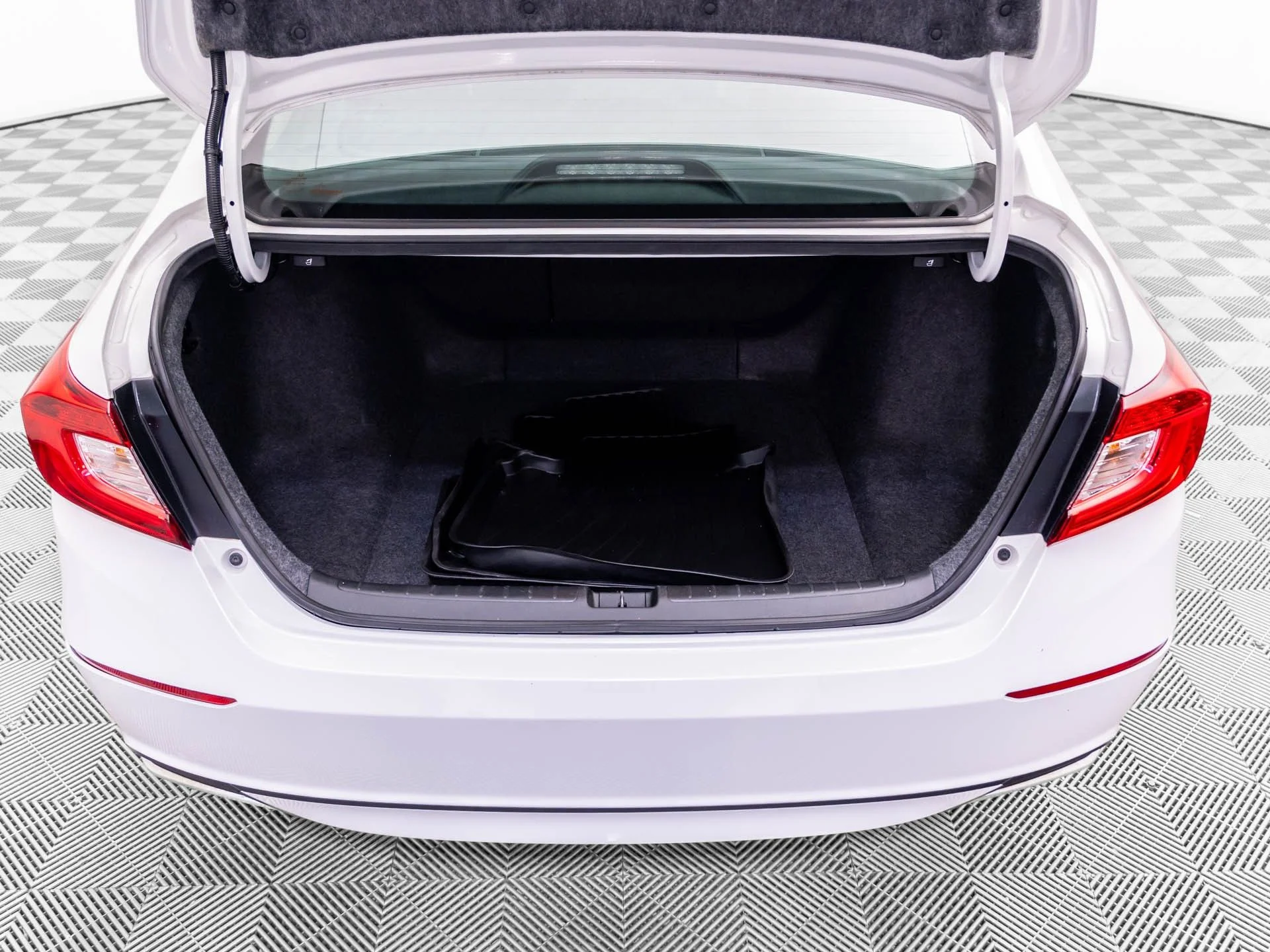 Used 2018  Honda EX image 31