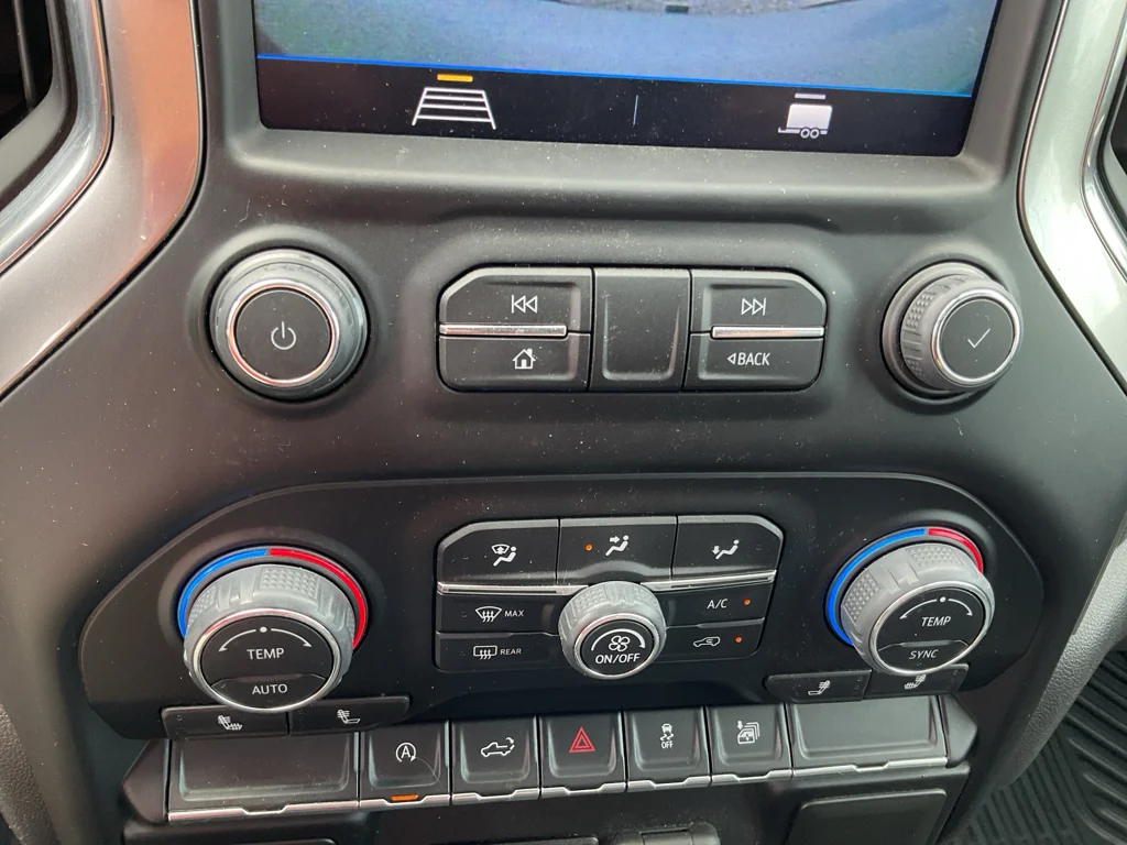 Used 2022 Silver Ice Metallic Chevrolet LT image 27