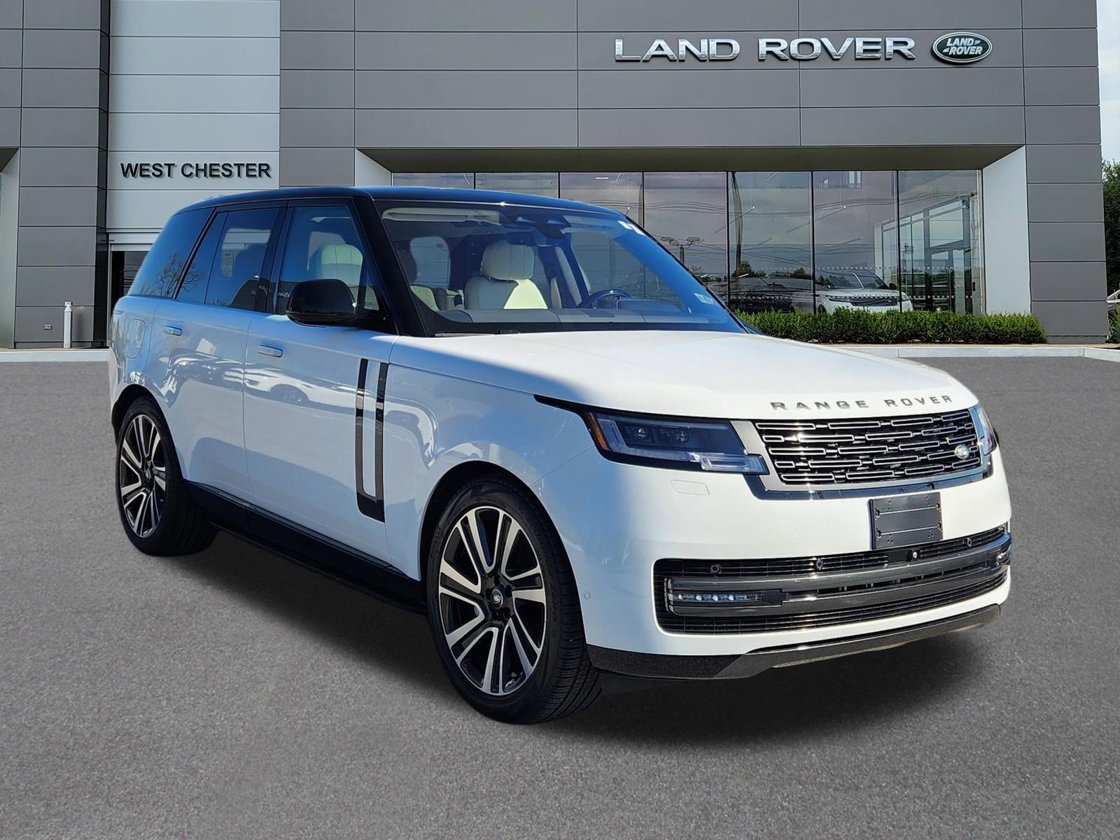 Certified Used 2023 Fuji White Land Rover SE image 2