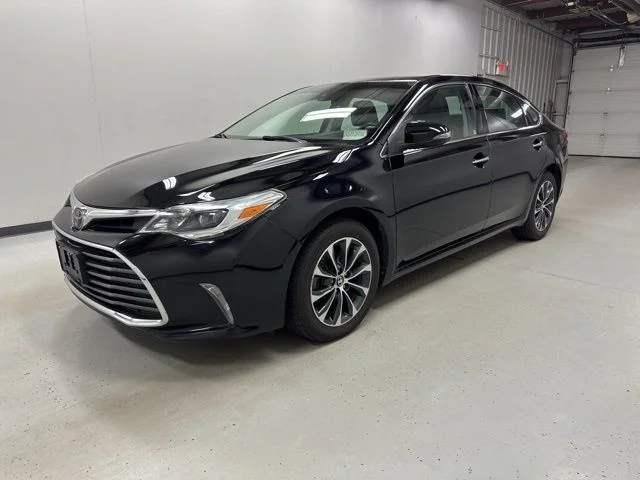 2017 Toyota Avalon XLE's photo