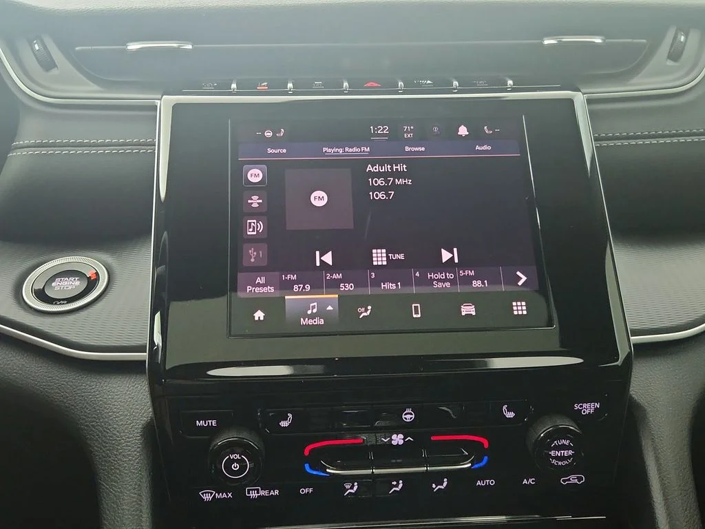 New 2026 Diamond Black Crystal Pearlcoat Jeep Laredo X image 23