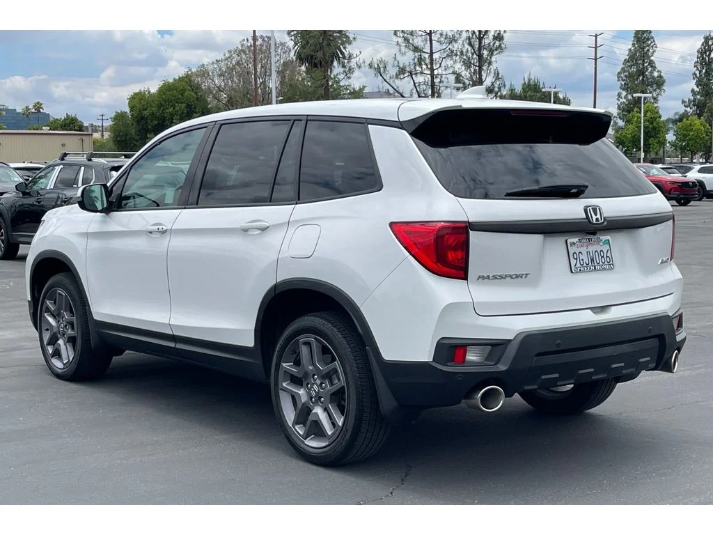Certified Used 2023 Platinum White Pearl Honda AWD EX-L image 3