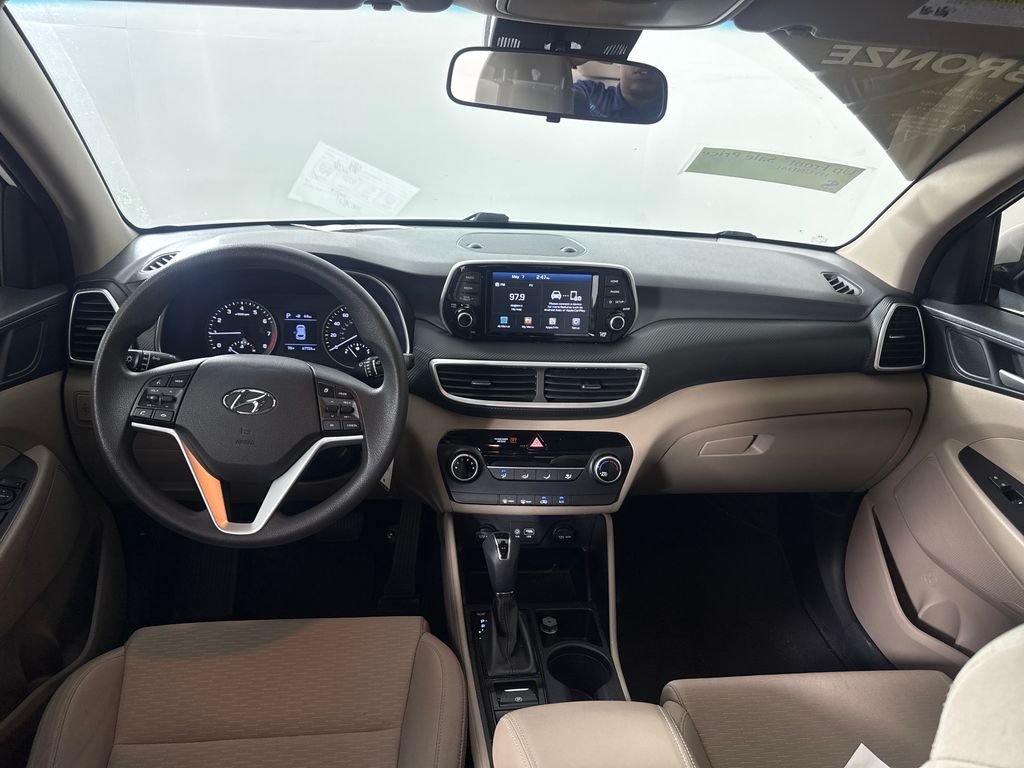 Used 2019 White Hyundai SE image 22