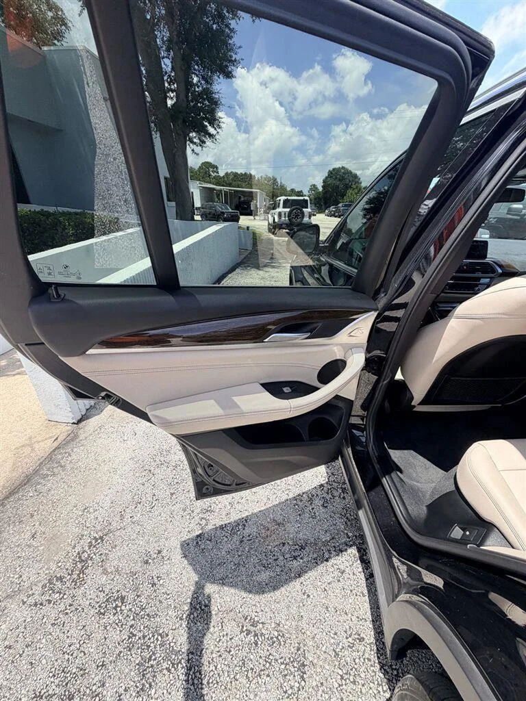Used 2021  BMW xDrive30i image 12