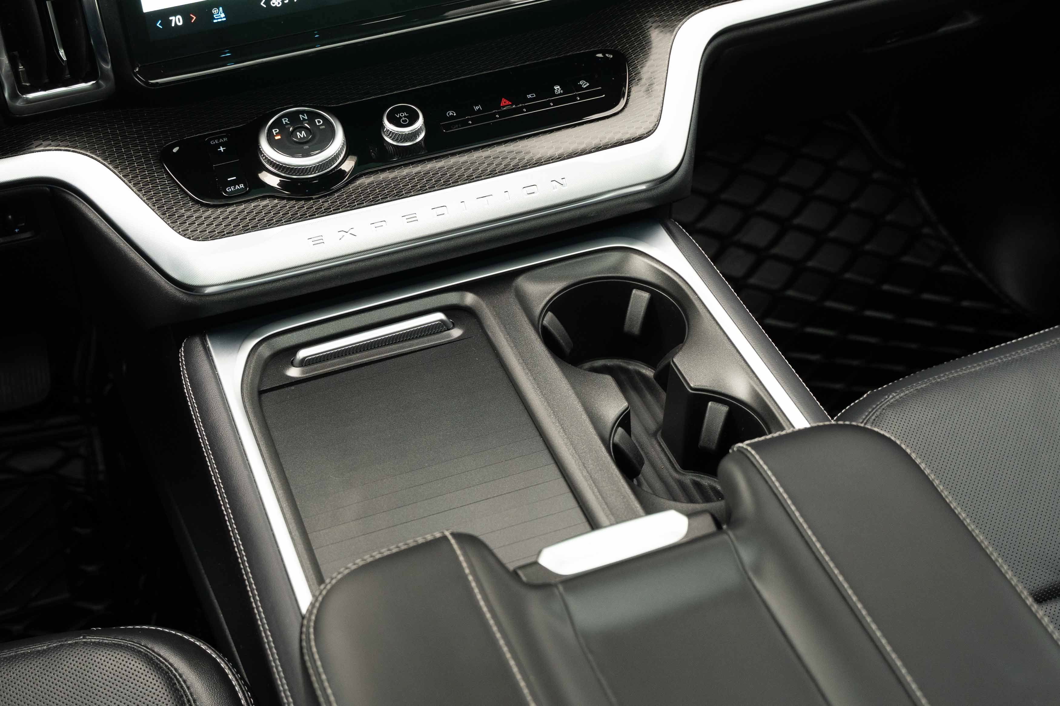 Used 2025 Agate Black Metallic Ford Platinum image 11