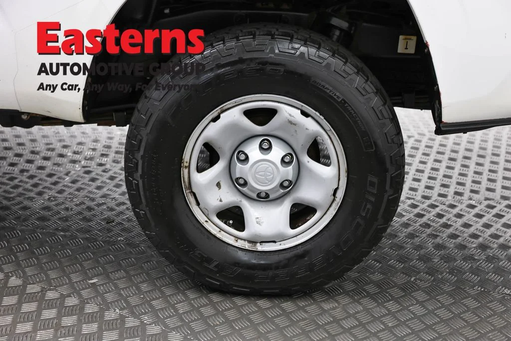 Used 2019 White Toyota SR image 31