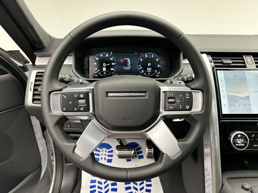Used 2025 Fuji White Land Rover Dynamic SE image 13