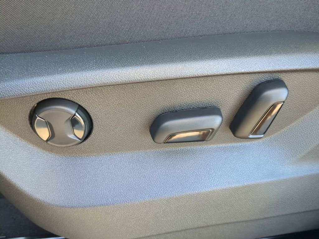 New 2026 Silver Volkswagen 2.0T SE w/Technology image 21