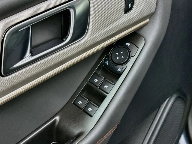New 2027 Vapor Blue Metallic Ford Active image 18