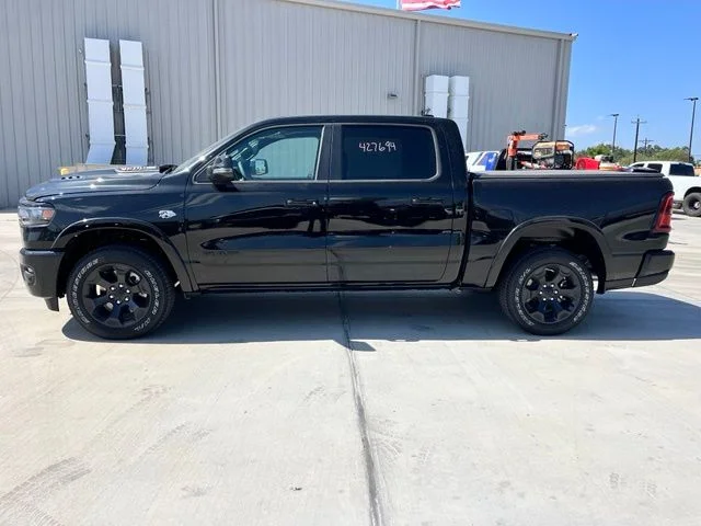 New 2026 Diamond Black Crystal Pearl-Coat Exterior Paint RAM Big Horn/Lone Star image 4