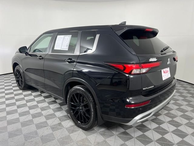 Used 2022 Black Mitsubishi SE image 5