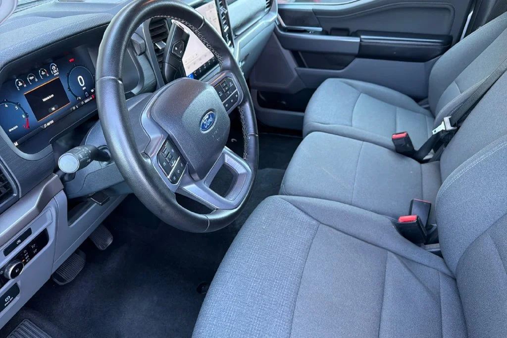 Used 2025 Silver Metallic Ford XLT image 12