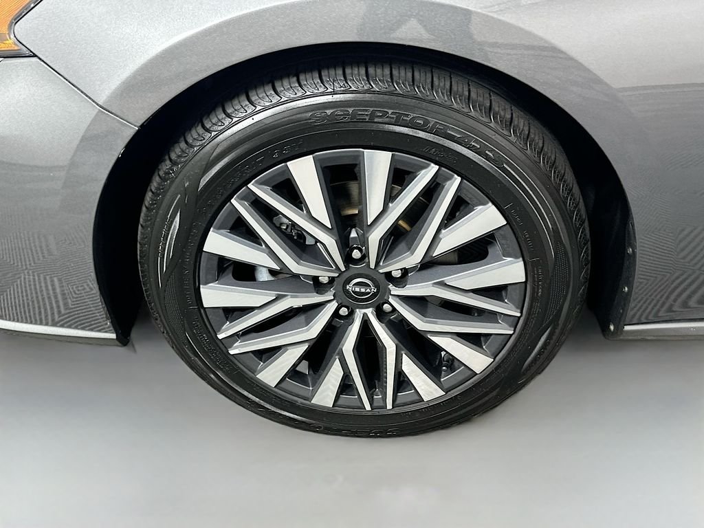 Used 2024 Gun Metallic Nissan 2.5 SV image 29