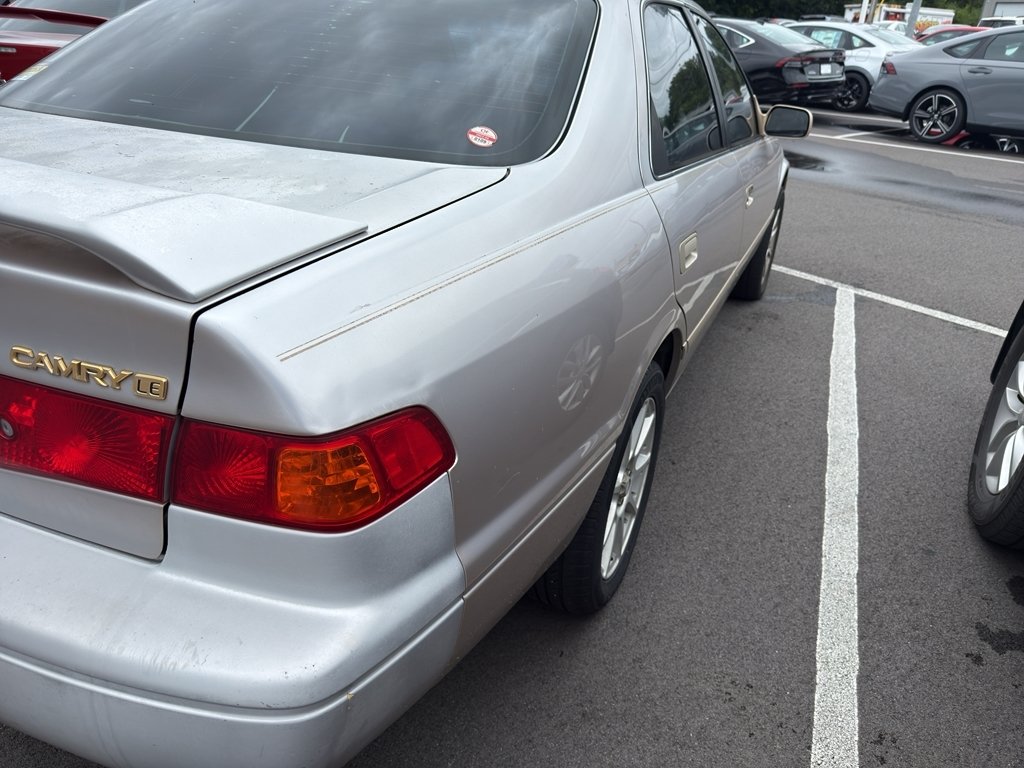 Used 2000 Cashmere Beige Metallic Toyota LE image 6