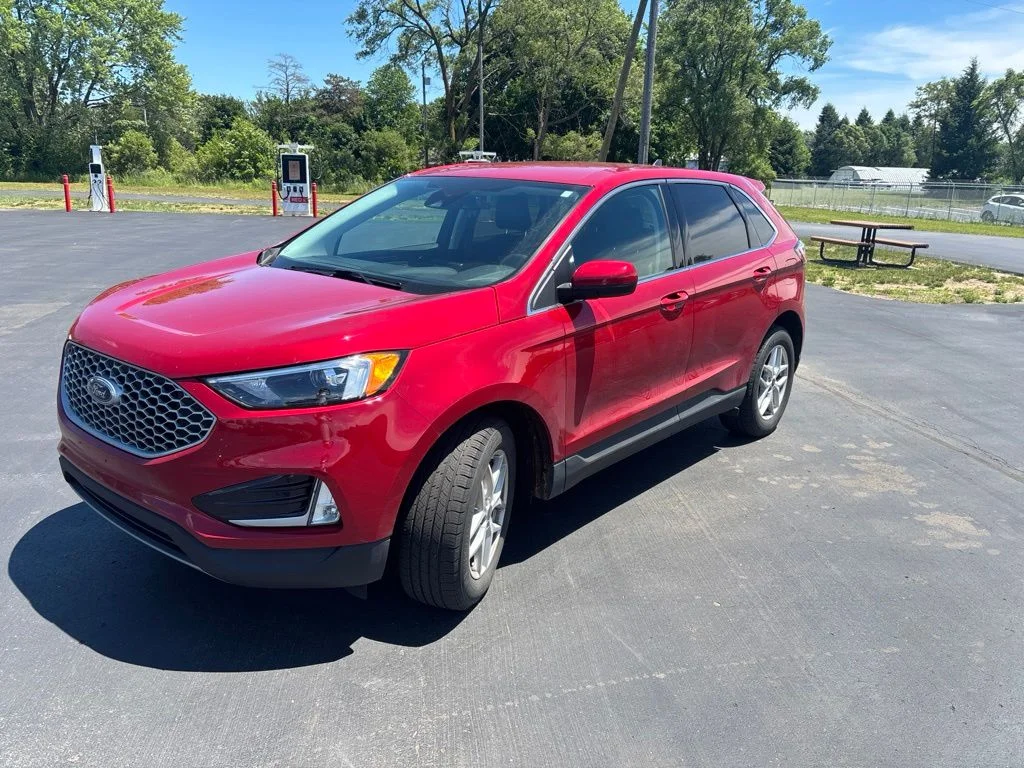 Used 2023 Rapid Red Metallic Tinted Clearcoat Ford SEL image 2