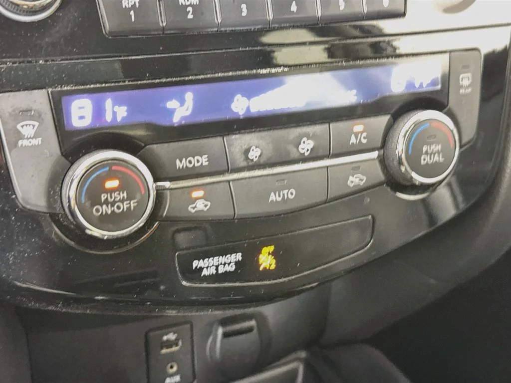 Used 2016 Gray Nissan SV image 17