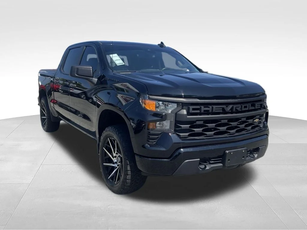 Used 2023 Black Chevrolet Custom image 6