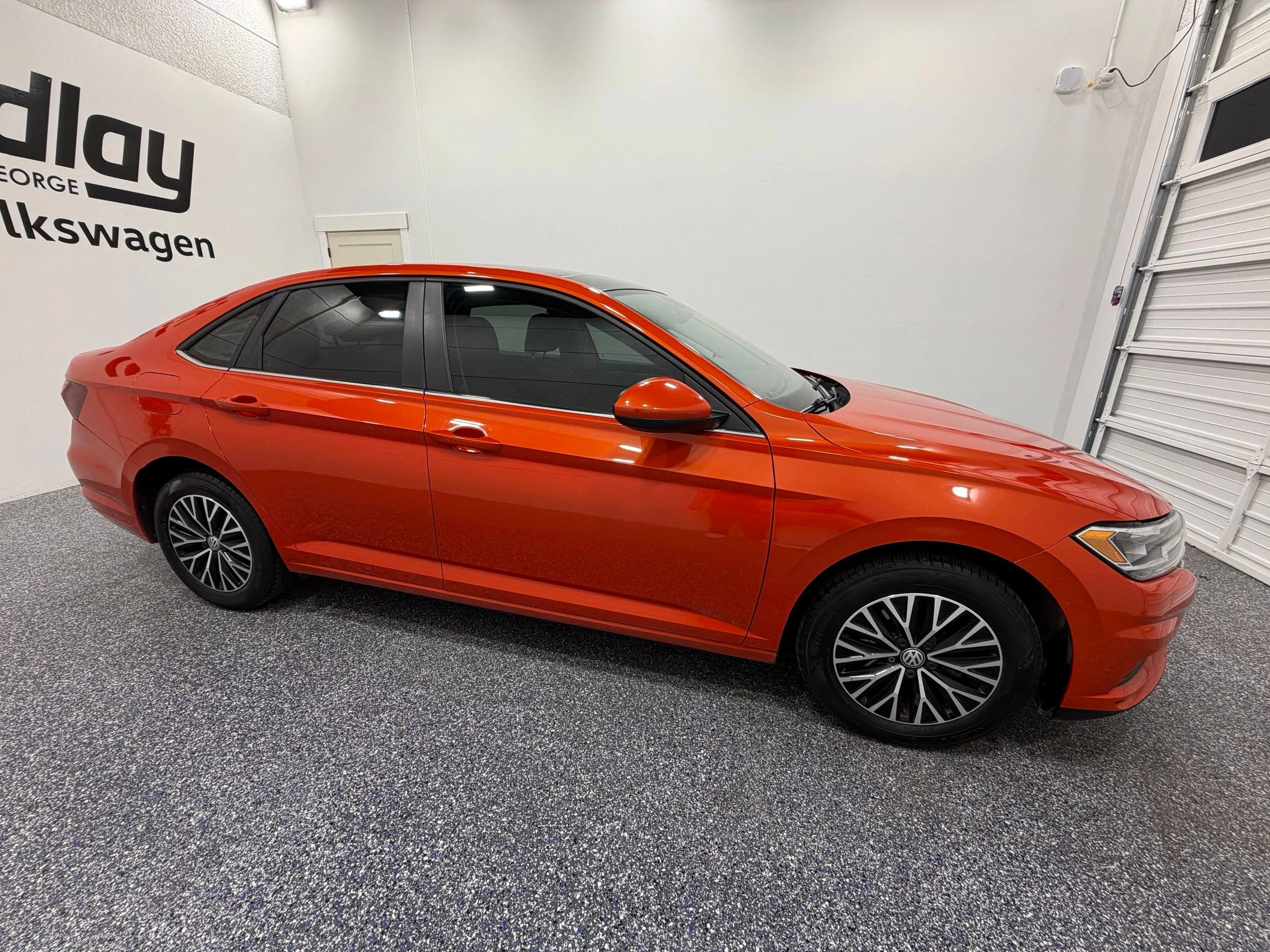 Used 2019 Orange Volkswagen 1.4T SE image 8