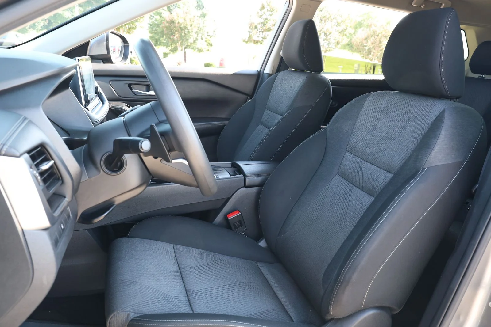 Used 2024 Gray Nissan SV image 27