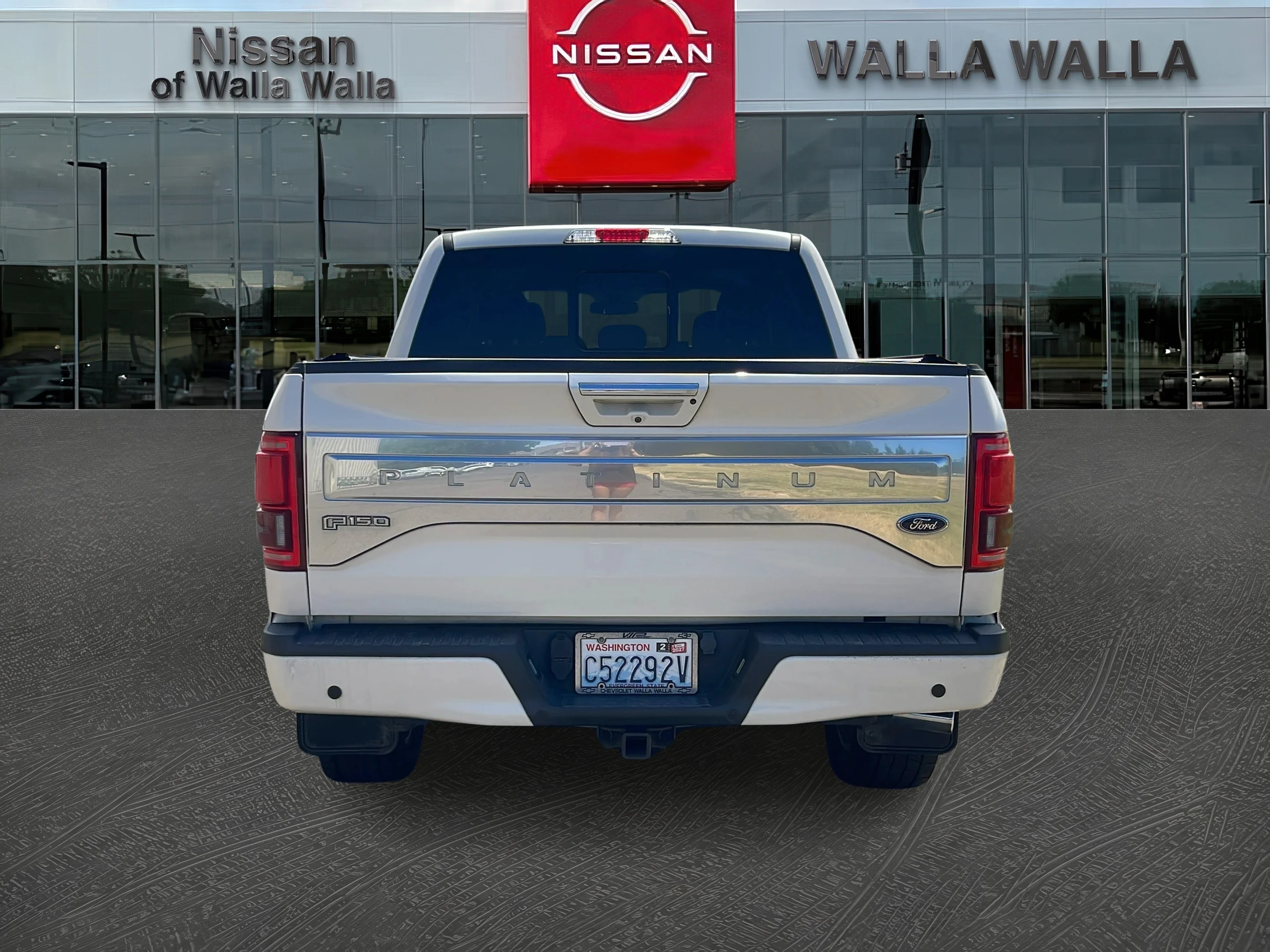 Used 2015 White Platinum Metallic Tri-Coat Ford Platinum image 6