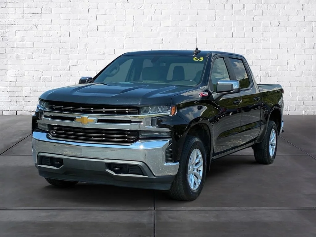 Used 2019 BLACK Chevrolet LT image 2