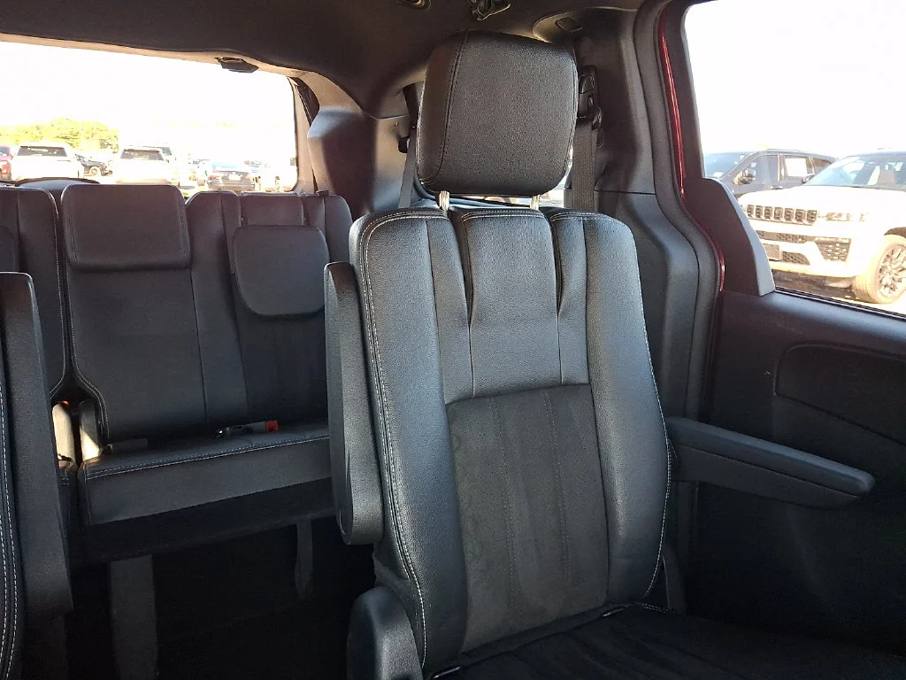 Used 2019 Red Dodge SXT image 21