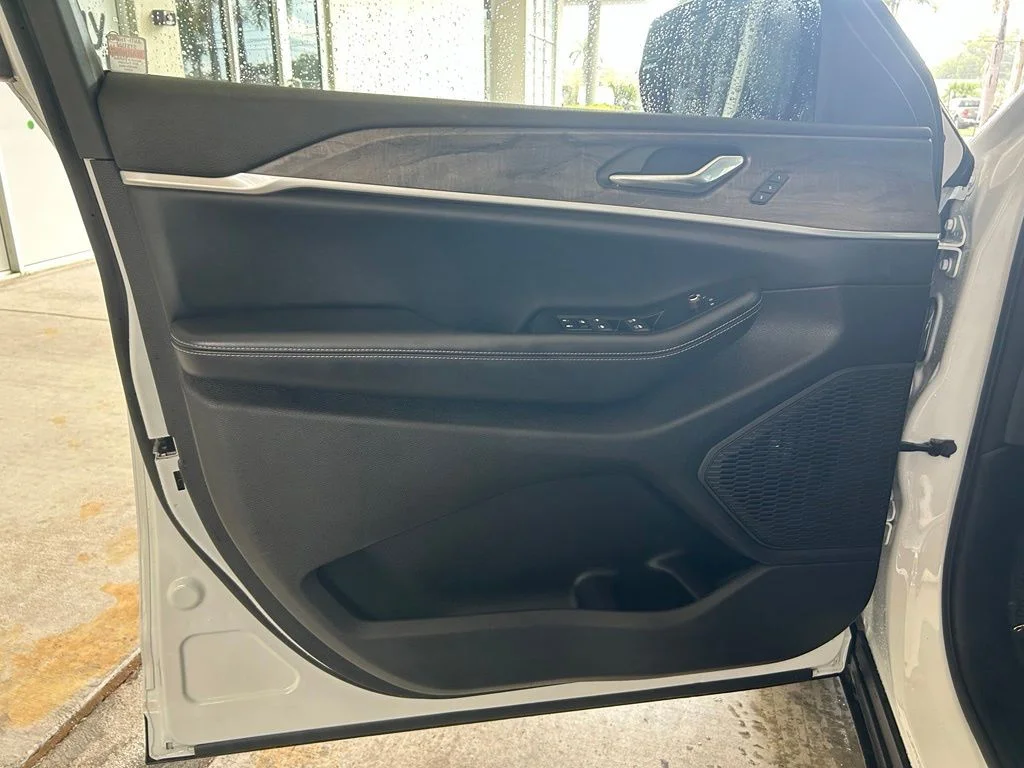 Used 2024 White Jeep Limited image 37