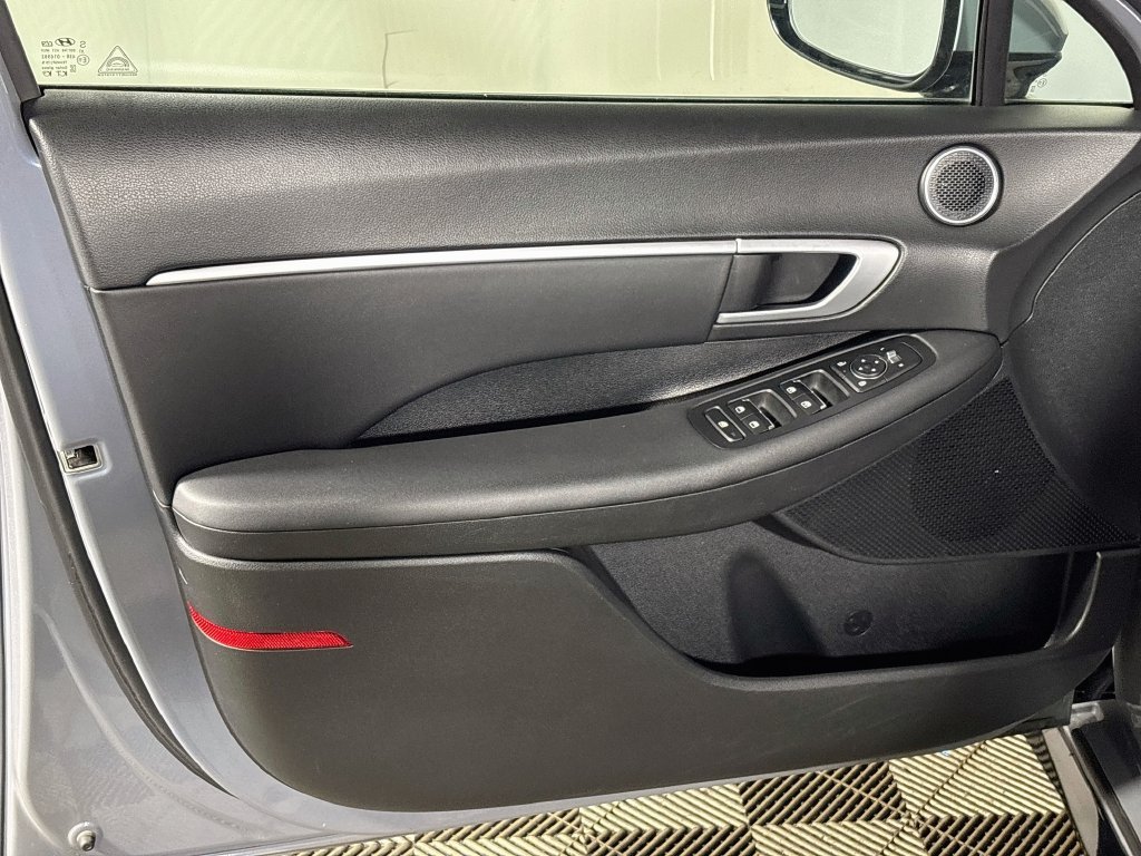 Used 2025 Blue Hyundai SEL image 10
