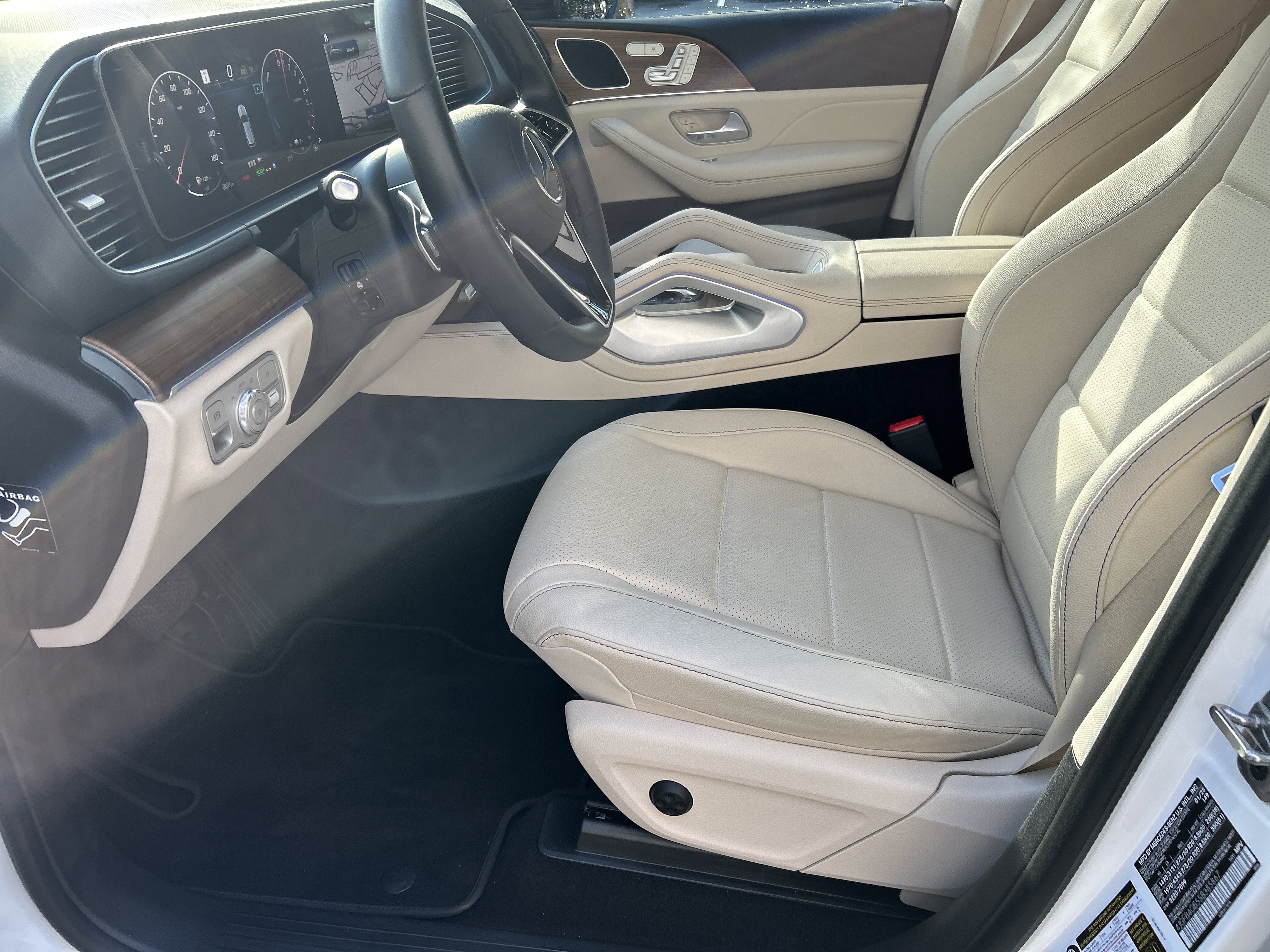 Certified Used 2025 Polar White Mercedes-Benz GLE 450e 4MATIC® SUV image 34